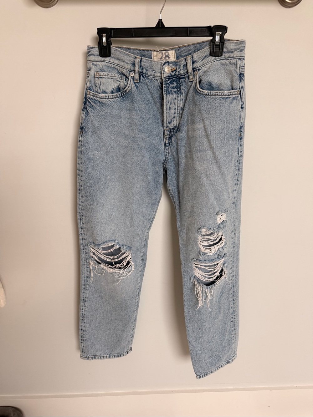 FREE PEOPLE Light Wash Ripped Women’s Jeans - Casual High-Rise Denim 28